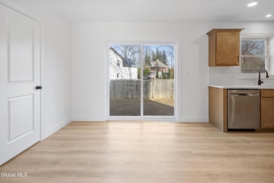 1049 Laura St, Schenectady, NY 12306 - photo 5