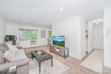 1300 Rockland Ave unit 2C, Staten Island, NY 10314 - photo 2