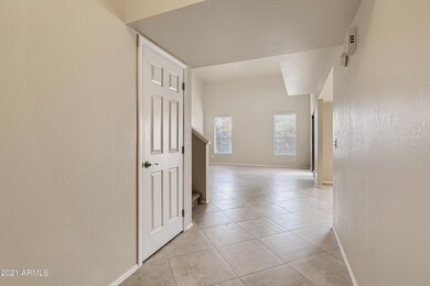 6-072896700-06 Foyer