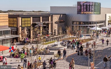 15169 Leicestershire St unit 49, Woodbridge, VA 22191 - photo 2