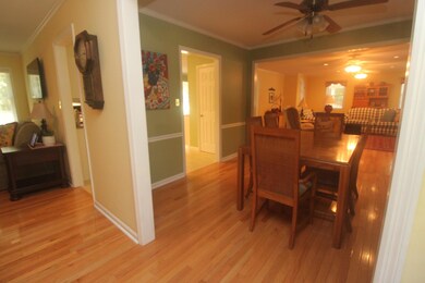 circle from living room into kitchen din