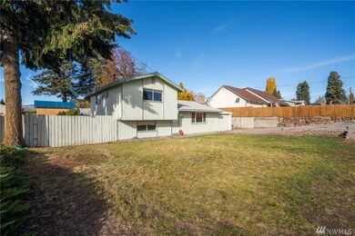 178 S Kent Place, East Wenatchee, WA 98802 - photo 2