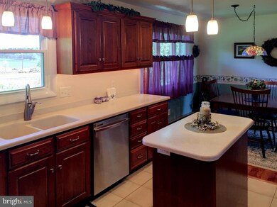 32 Jameslee Dr, Chambersburg, PA 17202 - photo 5