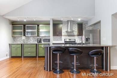4-web-or-mls-300 Farington Blvd 43, Holl