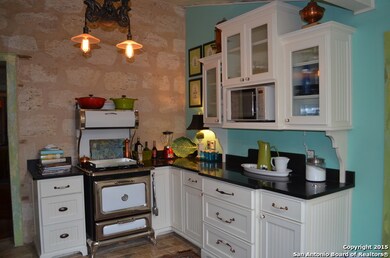 129 Cedar St unit FRONT HOUSE, San Antonio, TX 78210 - photo 7