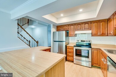 9614 Blake Ln, Fairfax, VA 22031 - photo 3