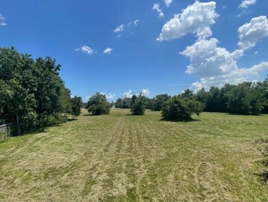 623 Victor Dr, Port Neches, TX 77651 - photo 3