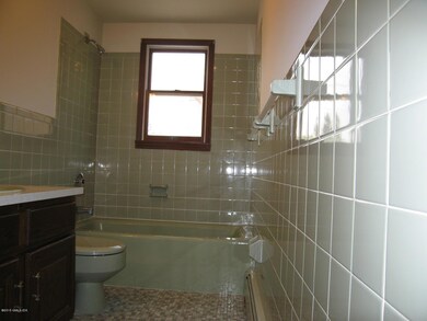 35 Cos Cob Ave unit Rear Apt, Cos Cob, CT 06807 - photo 5