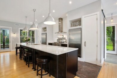 08_3WhiteBirchLane_177002_Kitchen_LowRes