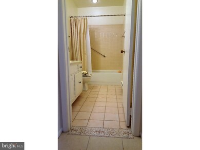 258 Doremus Dr unit B, Monroe Township, NJ 08831 - photo 5