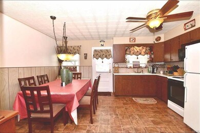 1349 Hemlock Dr, Whitehall, PA 18052 - photo 5