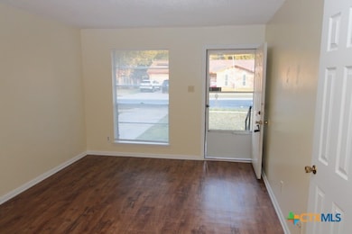 512 Creek St, Copperas Cove, TX 76522 - photo 2