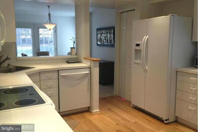 20728 Highland Hall Dr, Montgomery Village, MD 20886 - photo 2