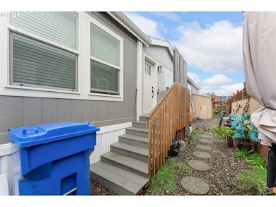 222 NW Broc Dr, Winston, OR 97496 - photo 4