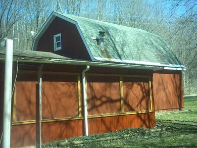 Exterior Back Screened-in back proch