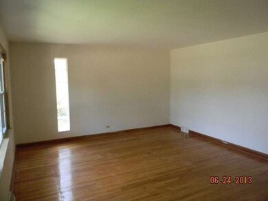 910 Suffolk Ave, Westchester, IL 60154 - photo 2