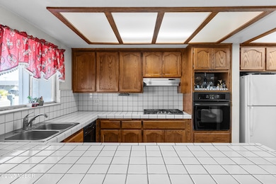 10_1878 teakwood dr-10