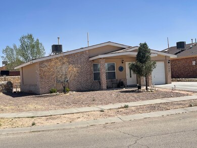 300 Las Colinas Dr, Horizon City, TX 79928 - photo 2