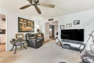 08-811 S Reseda Ave-8