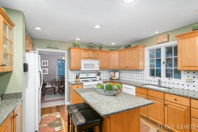 Kitchen W/ granite island