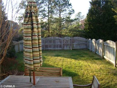 Yard/Garden - Wonderful fenced rear yard!