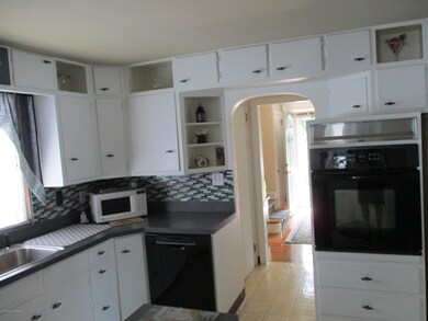 619 Wyoming Ave, Wyoming, PA 18644 - photo 2