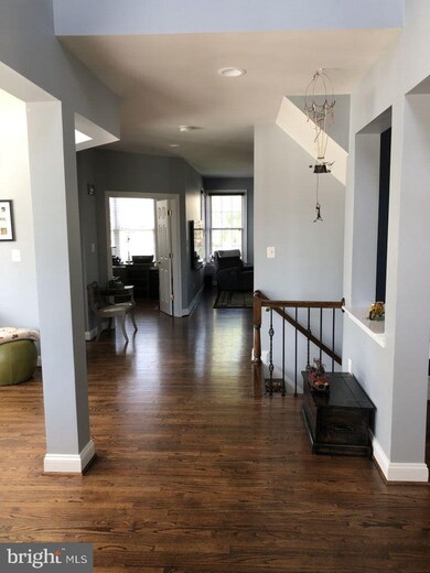 22943 Goldenrod Dr, Ashburn, VA 20148 - photo 3