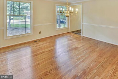 12201 Folkstone Dr, Herndon, VA 20171 - photo 5