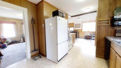 989 W Washington St, Hanson, MA 02341 - photo 4