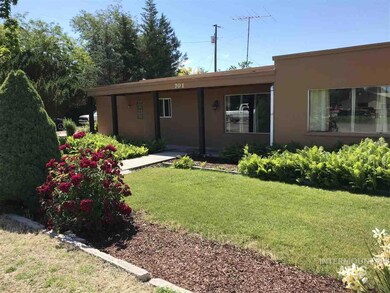 701 W Oregon Ave, Homedale, ID 83628 - photo 2