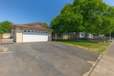 1045 Freeman Rd, Central Point, OR 97502 - photo 3