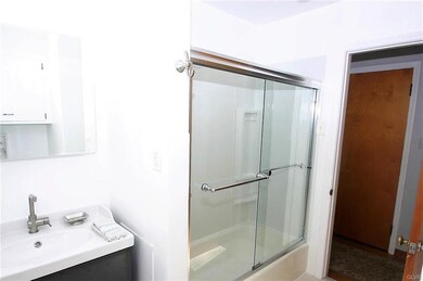 Modern first floor bath