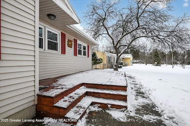 4092 N Pine Dell Dr, Lansing, MI 48911 - photo 5