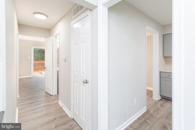 8241 Wycliffe Ct, Manassas, VA 20109 - photo 4