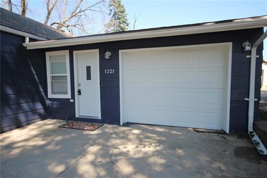 1321 Burnham Ave, Des Moines, IA 50315 - photo 2