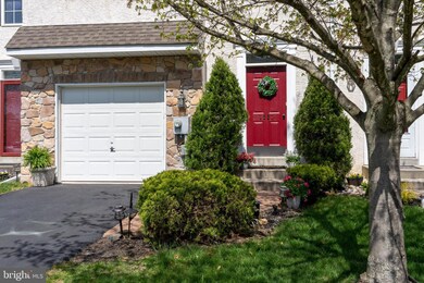 1527 Laura Ln, Pottstown, PA 19464 - photo 2