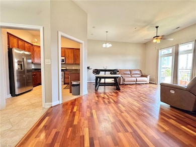 670 Town Center Dr unit 404, Newport News, VA 23606 - photo 5