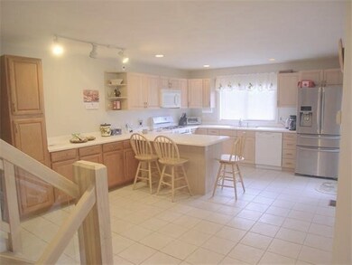 421 Captain Eames Cir unit 421, Ashland, MA 01721 - photo 6