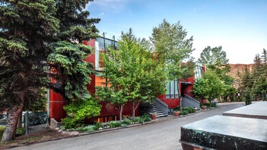 623 S. Monarch -2-M