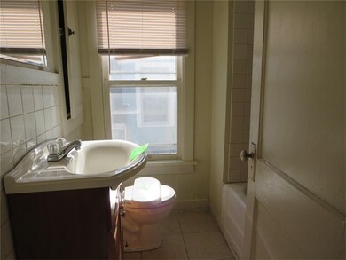 Upper Unit Bath
