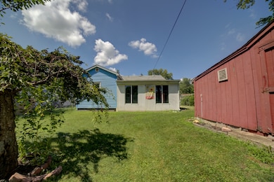 525 E Hickory St, Watseka, IL 60970 - photo 4