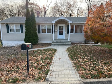 90 Sequoia Rd, Bridgeport, CT 06606 - photo 2