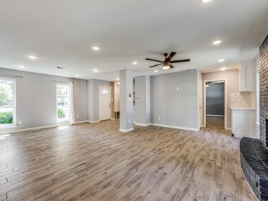 5323 Winding Way Dr, Houston, TX 77091 - photo 3