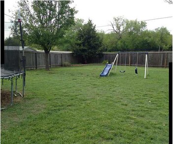 Spacious Back Yard