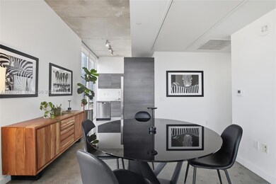 Centro unit 1810, Miami, FL 33131 - photo 6