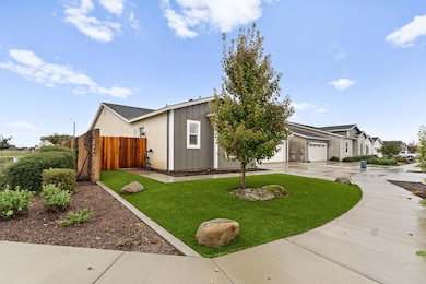 443 E Tyler Ct. Visalia-03