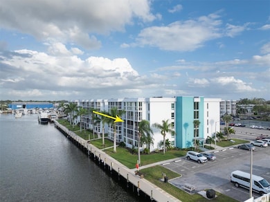 4900 38th Way S unit 302, Saint Petersburg, FL 33711 - photo 2