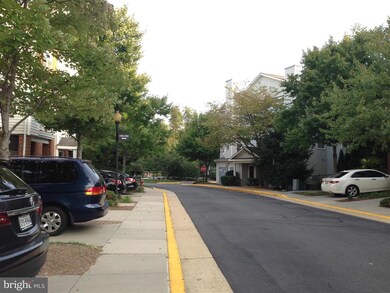 13066 Marcey Creek Rd, Herndon, VA 20171 - photo 4