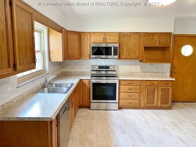 1327 Grosscup Ave, Dunbar, WV 25064 - photo 4