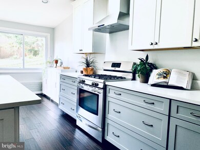 2826 Lorcom Ln, Arlington, VA 22207 - photo 4